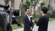 （本地）用60年的光阴修炼爱情，用相互的信任温暖生活 “我们还将牵手直到生